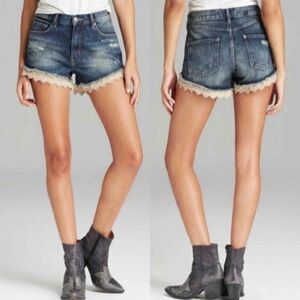 🎠FP Free people size W28 GUC Denim Lace Trim Women Shorts